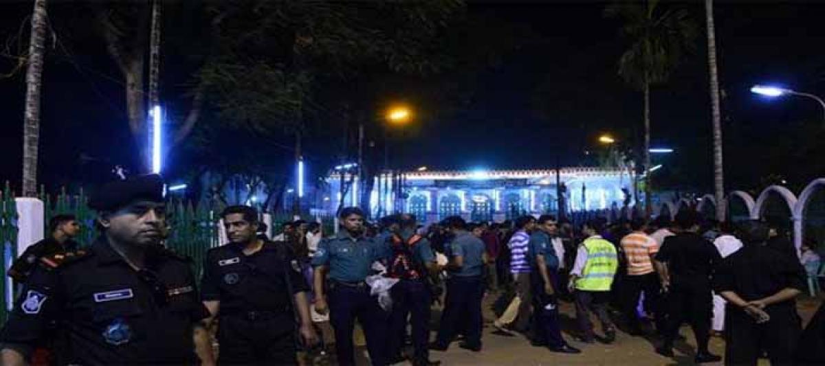 1 dead, over 100 injured in bomb attack in Bangladesh